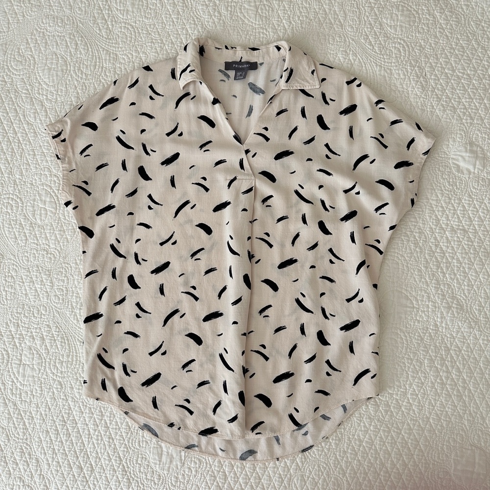 Primark Short Sleeved Blouse Top Shirt Ivory and Black Paint Brush Graphic